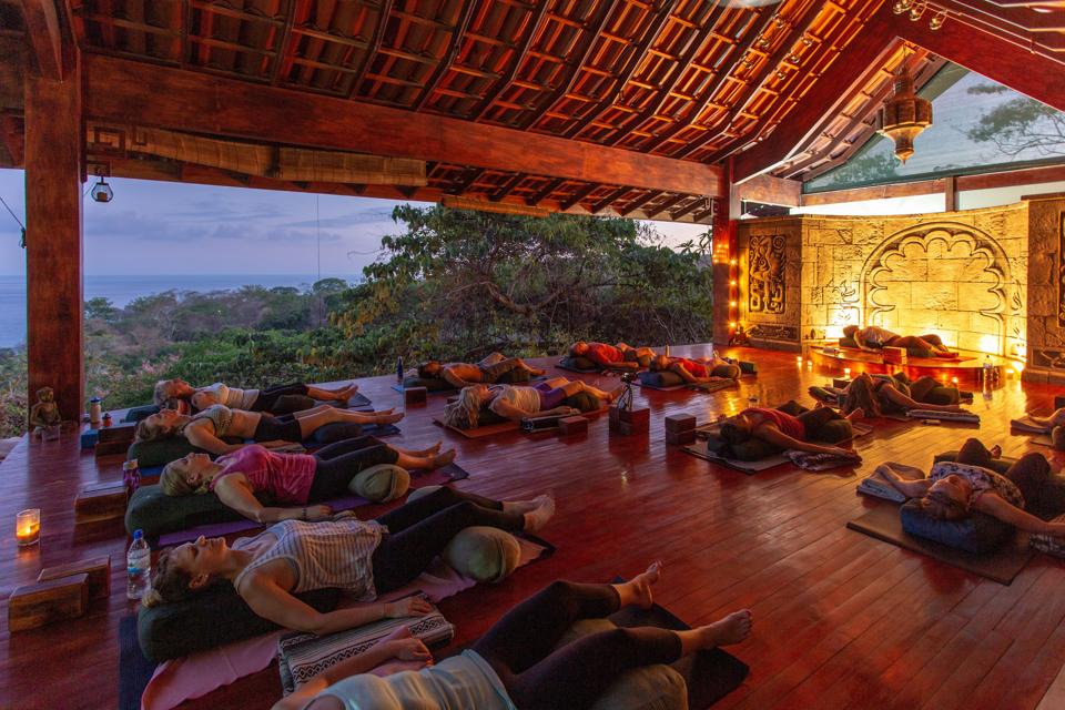 Why Do People Still Travel to Kerala for Ayurvedic Treatment When Options Are Everywhere? Benefits of Ayurveda: Why Kerala Still Draws the World